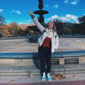 Meet your Posher, Courtney